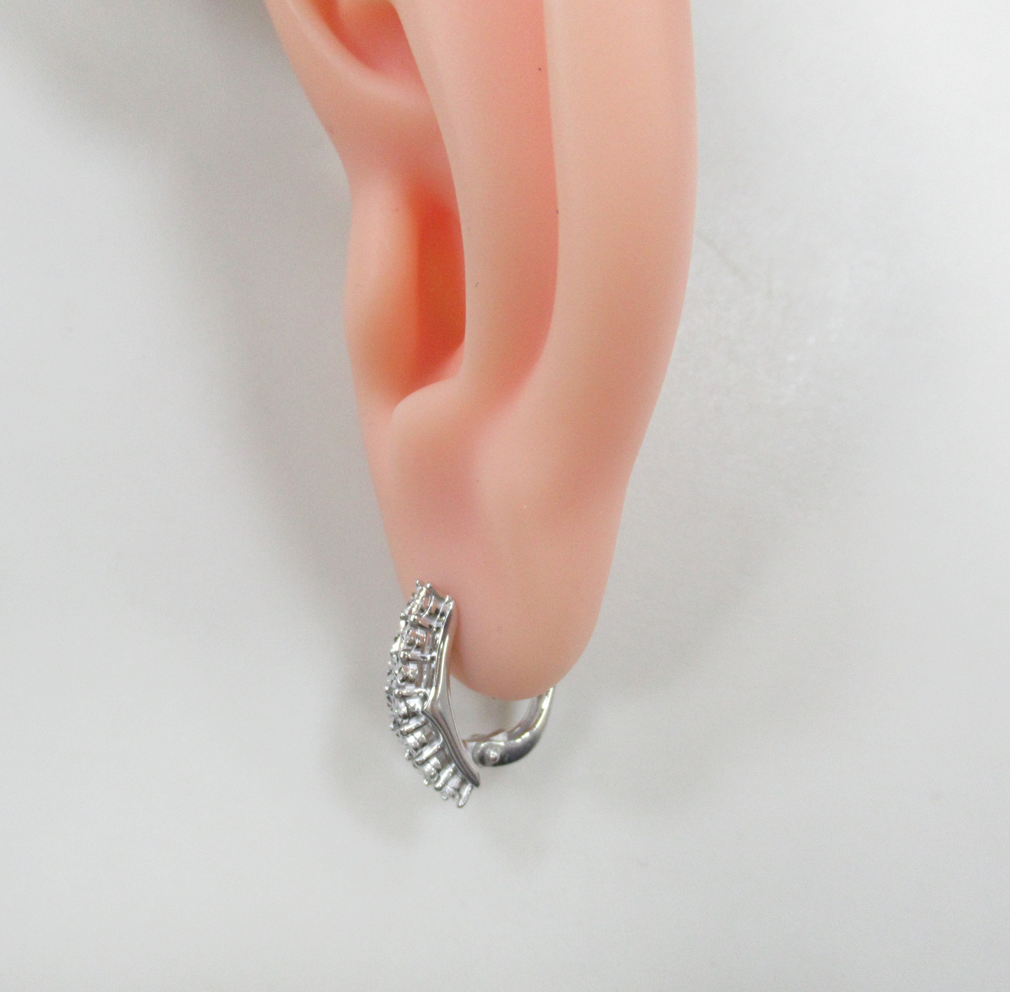 Серебряные серьги с бриллиантами